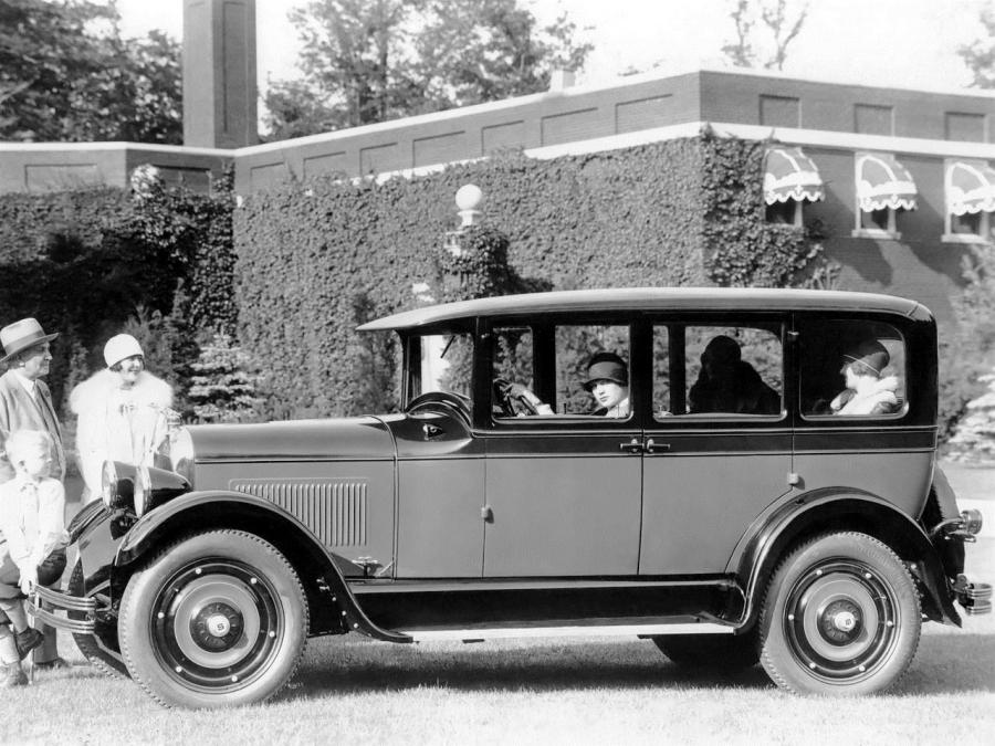  Studebaker President Big Six Custom Sedan 1927 года  (фото 1 из 2)